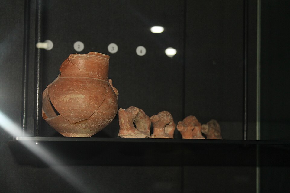 Ancient Phoenician pottery and ceramic vessels